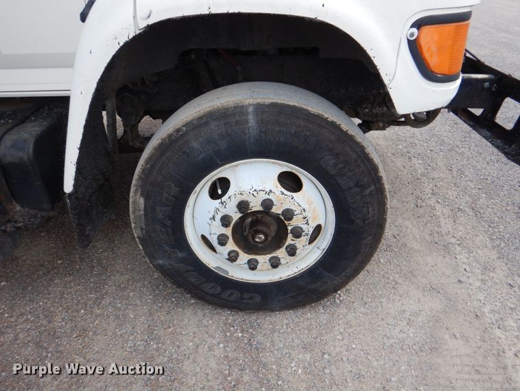 image for item DJ0448 1998 Ford F800  oil distributor truck