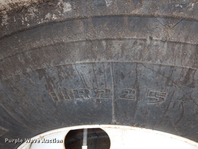 image for item DJ0448 1998 Ford F800  oil distributor truck