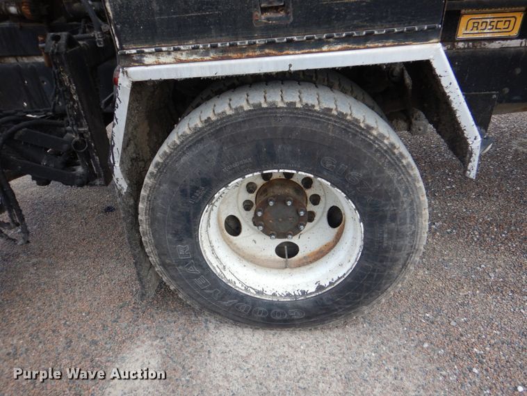 image for item DJ0448 1998 Ford F800  oil distributor truck