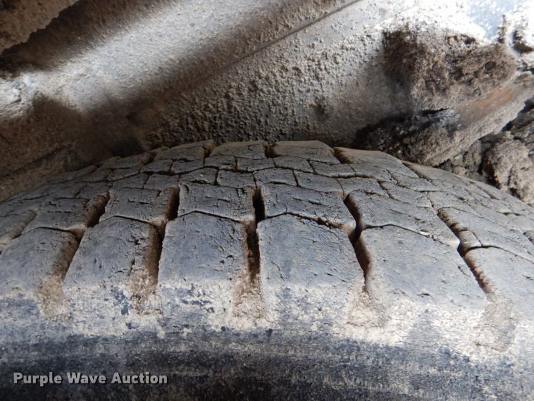 image for item DJ0448 1998 Ford F800  oil distributor truck