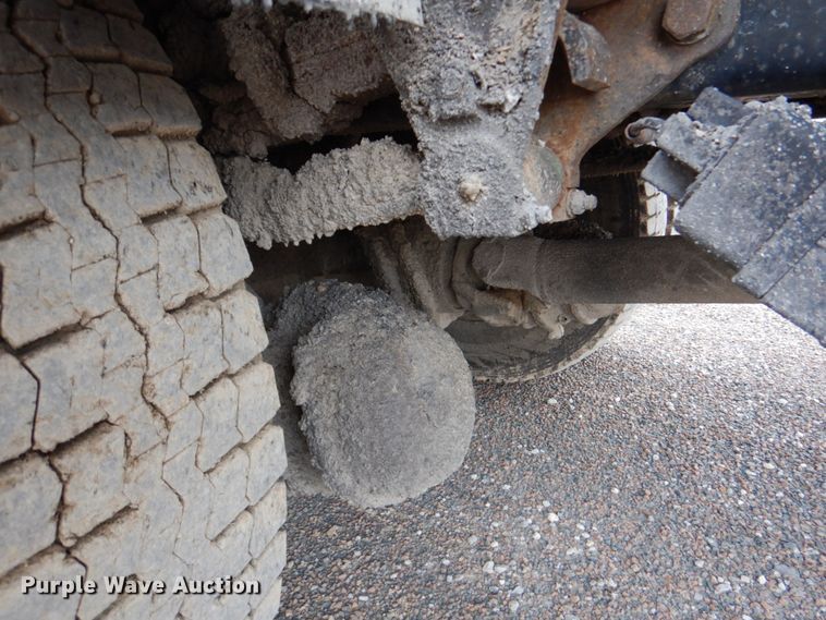 image for item DJ0448 1998 Ford F800  oil distributor truck