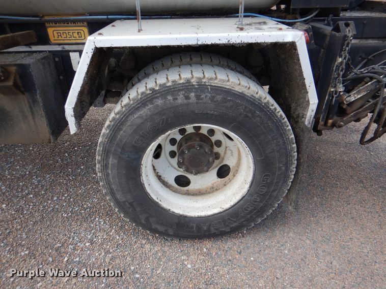 image for item DJ0448 1998 Ford F800  oil distributor truck