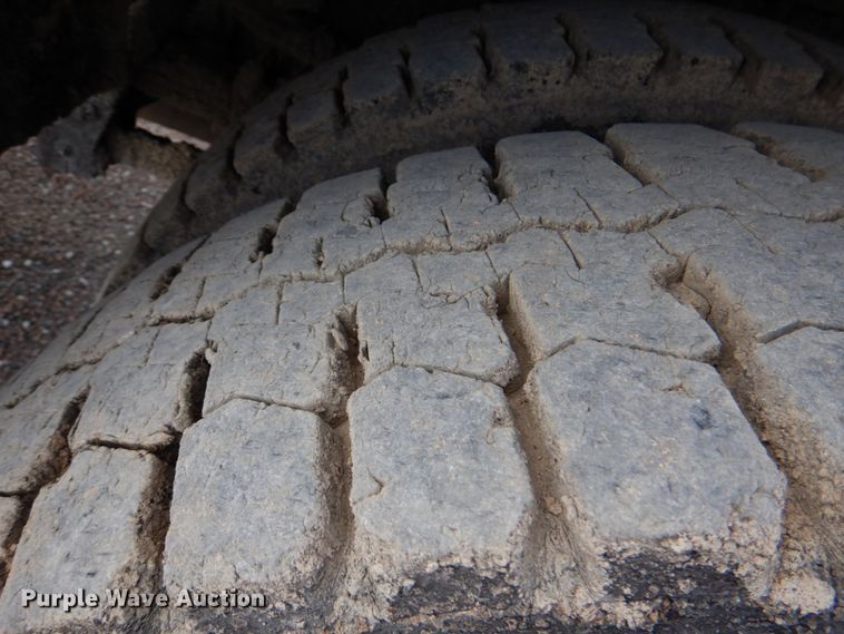 image for item DJ0448 1998 Ford F800  oil distributor truck