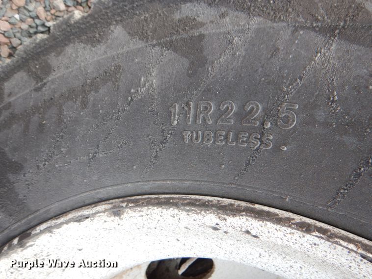 image for item DJ0448 1998 Ford F800  oil distributor truck