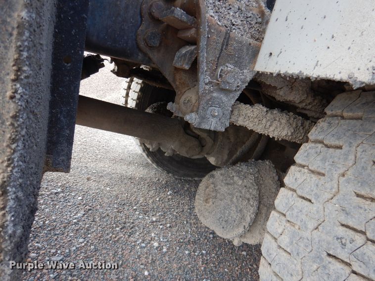 image for item DJ0448 1998 Ford F800  oil distributor truck