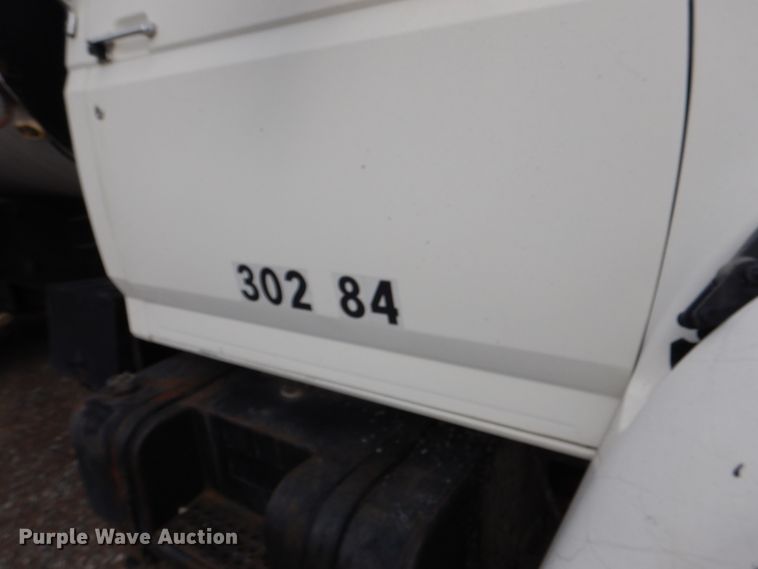 image for item DJ0448 1998 Ford F800  oil distributor truck