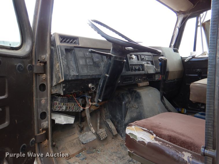 image for item DJ0449 1991 International 4900  dump truck