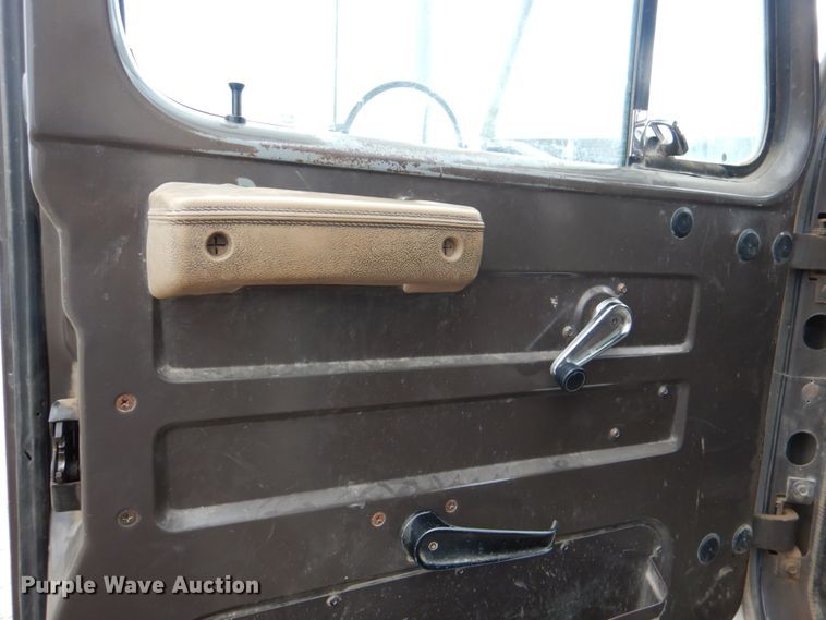 image for item DJ0449 1991 International 4900  dump truck