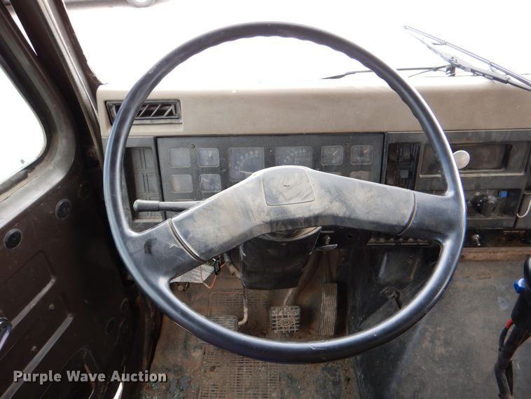 image for item DJ0449 1991 International 4900  dump truck