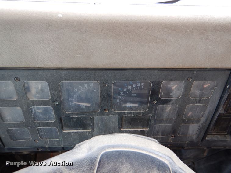 image for item DJ0449 1991 International 4900  dump truck