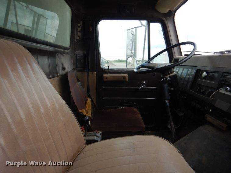 image for item DJ0449 1991 International 4900  dump truck