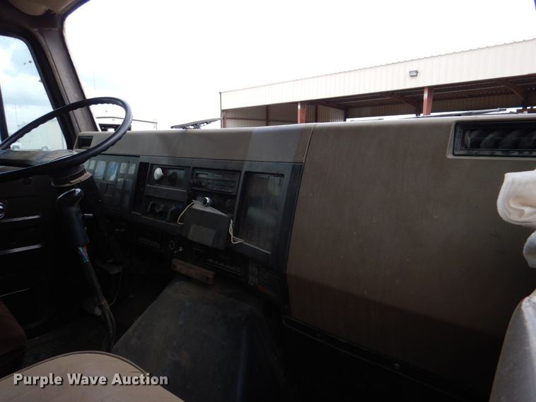 image for item DJ0449 1991 International 4900  dump truck