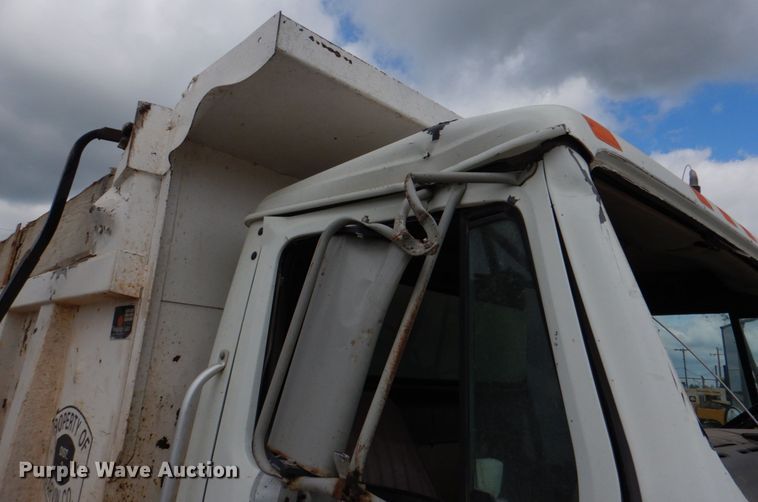 image for item DJ0449 1991 International 4900  dump truck