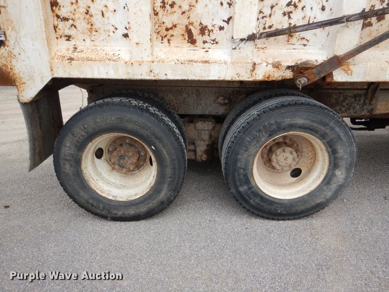 image for item DJ0449 1991 International 4900  dump truck