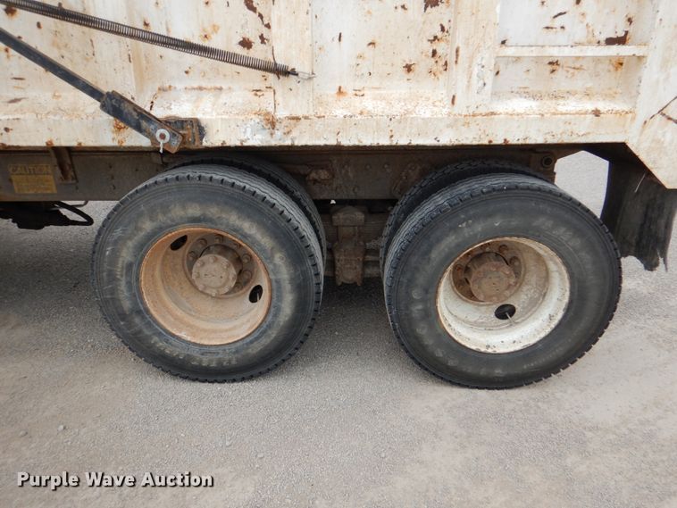 image for item DJ0449 1991 International 4900  dump truck