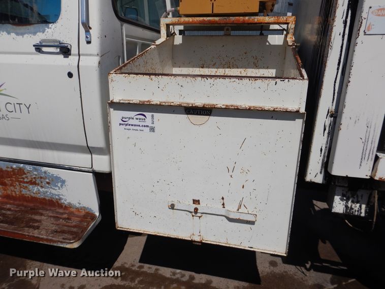 image for item DJ1209 1992 Ford F700  pot hole patcher truck