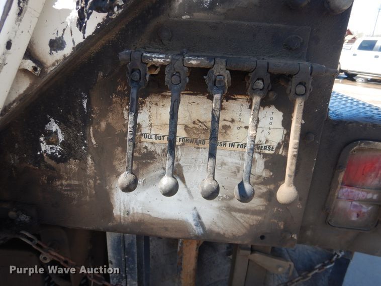 image for item DJ1209 1992 Ford F700  pot hole patcher truck