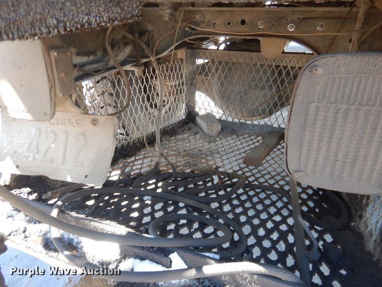 image for item DJ1209 1992 Ford F700  pot hole patcher truck