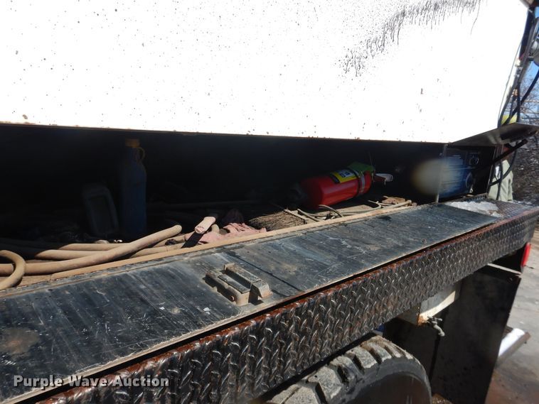 image for item DJ1209 1992 Ford F700  pot hole patcher truck