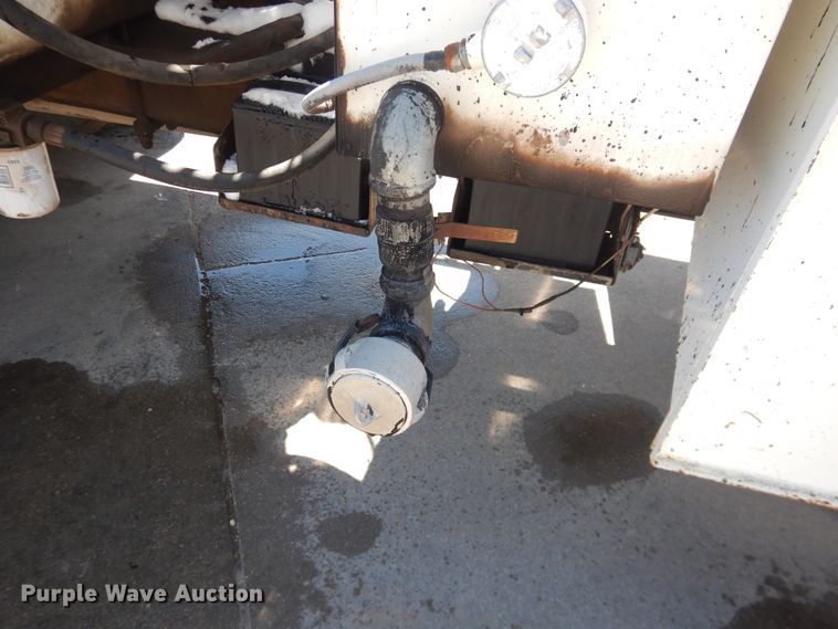 image for item DJ1209 1992 Ford F700  pot hole patcher truck