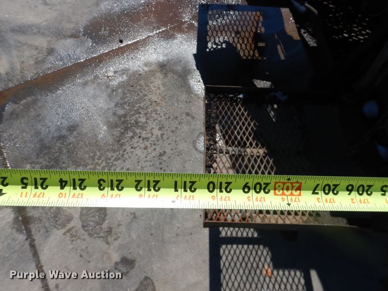 image for item DJ1209 1992 Ford F700  pot hole patcher truck