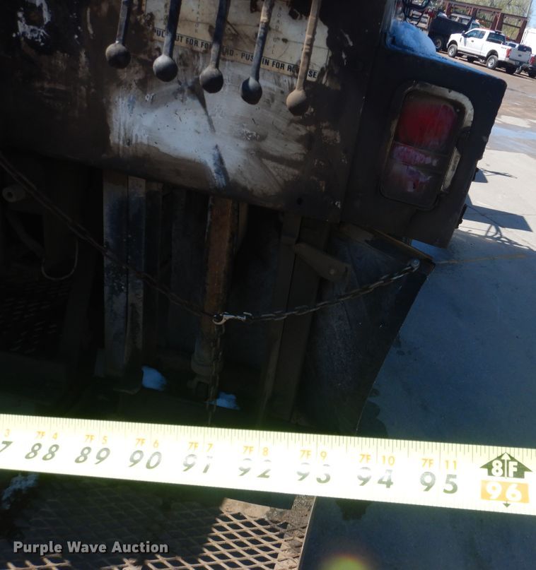 image for item DJ1209 1992 Ford F700  pot hole patcher truck