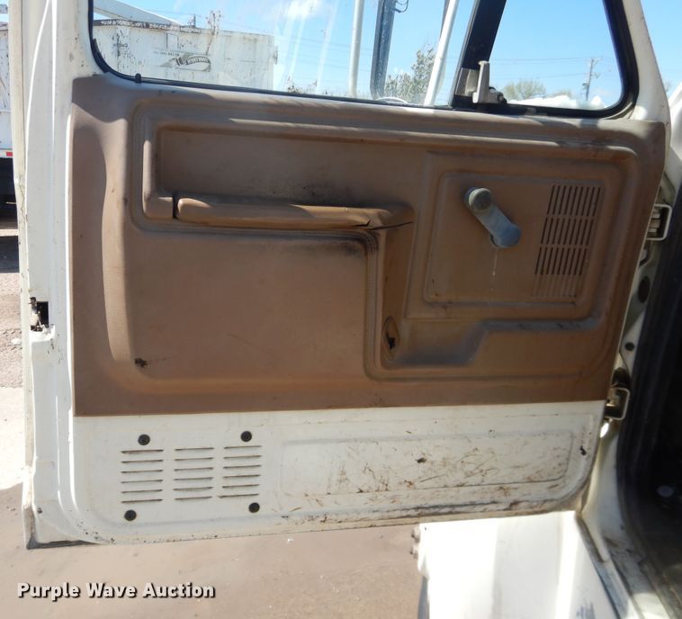 image for item DJ1209 1992 Ford F700  pot hole patcher truck