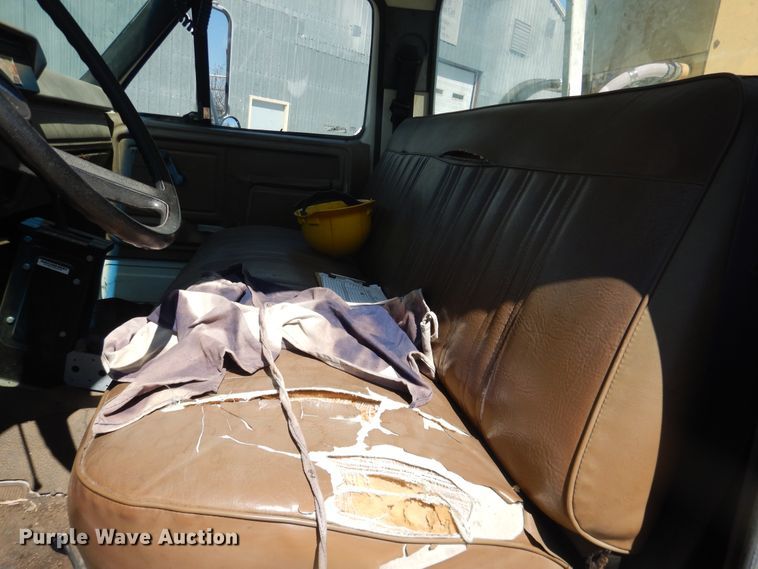 image for item DJ1209 1992 Ford F700  pot hole patcher truck