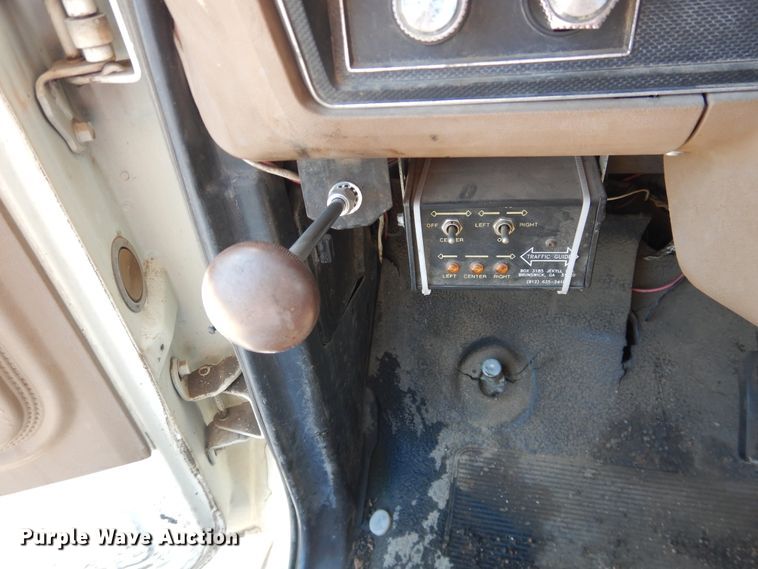 image for item DJ1209 1992 Ford F700  pot hole patcher truck