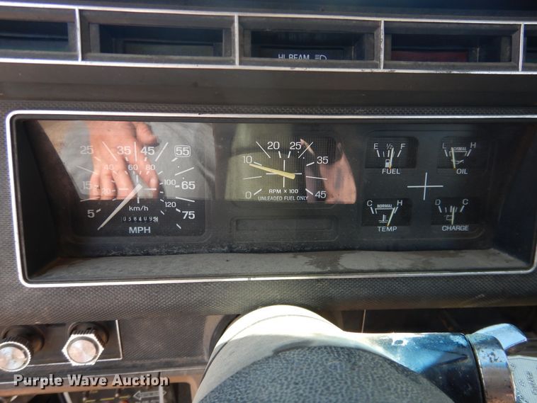 image for item DJ1209 1992 Ford F700  pot hole patcher truck