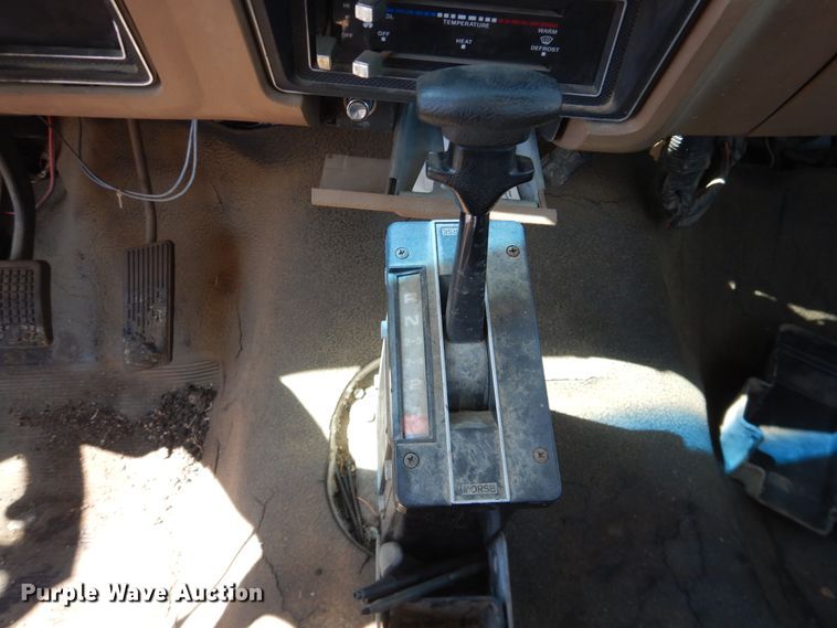image for item DJ1209 1992 Ford F700  pot hole patcher truck