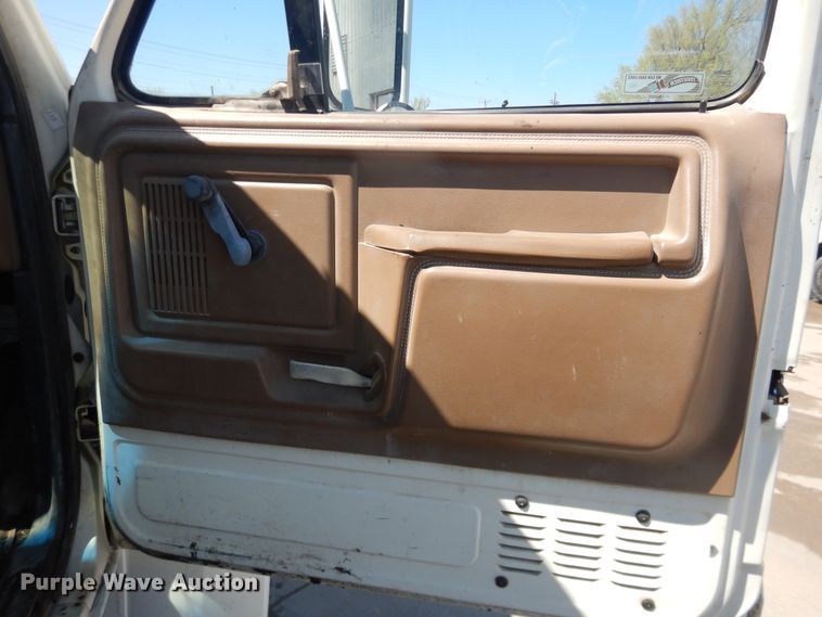 image for item DJ1209 1992 Ford F700  pot hole patcher truck