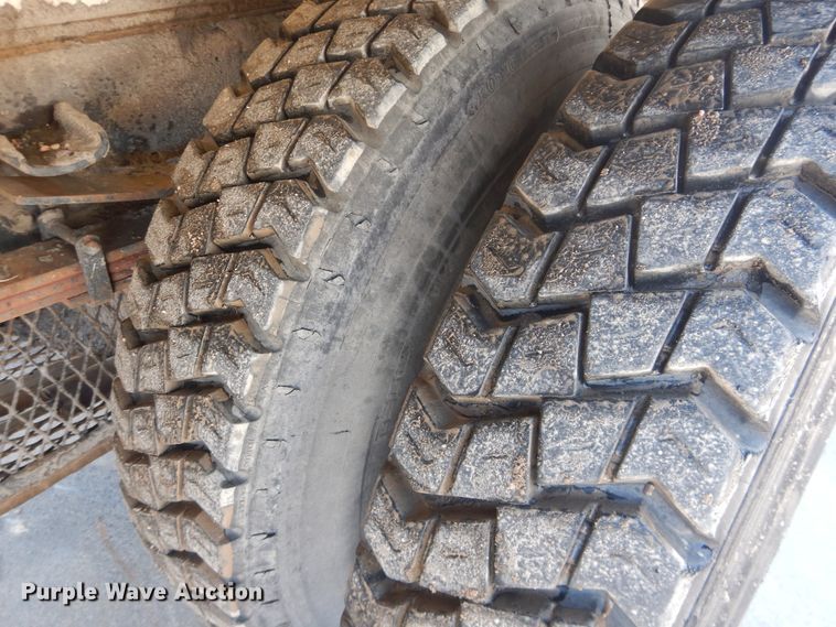 image for item DJ1209 1992 Ford F700  pot hole patcher truck