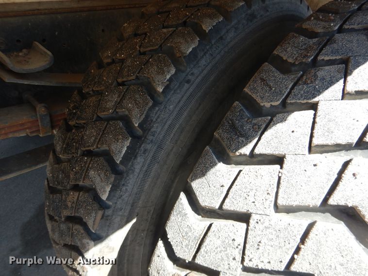 image for item DJ1209 1992 Ford F700  pot hole patcher truck