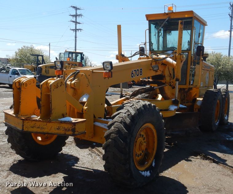 image for item DJ1211 1988 John Deere 670B  motor grader