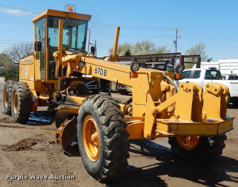 image for item DJ1211 1988 John Deere 670B  motor grader