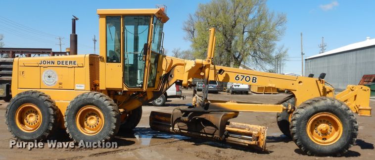 image for item DJ1211 1988 John Deere 670B  motor grader