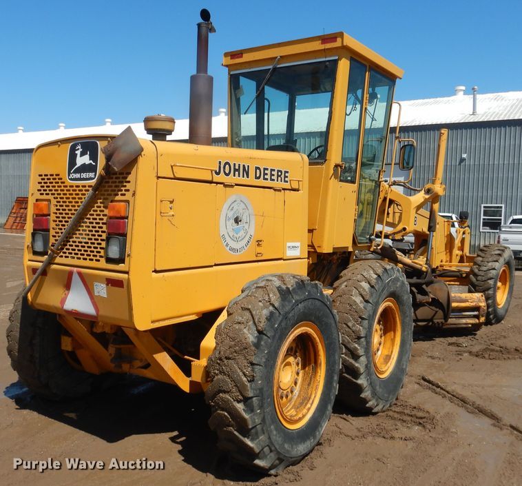 image for item DJ1211 1988 John Deere 670B  motor grader