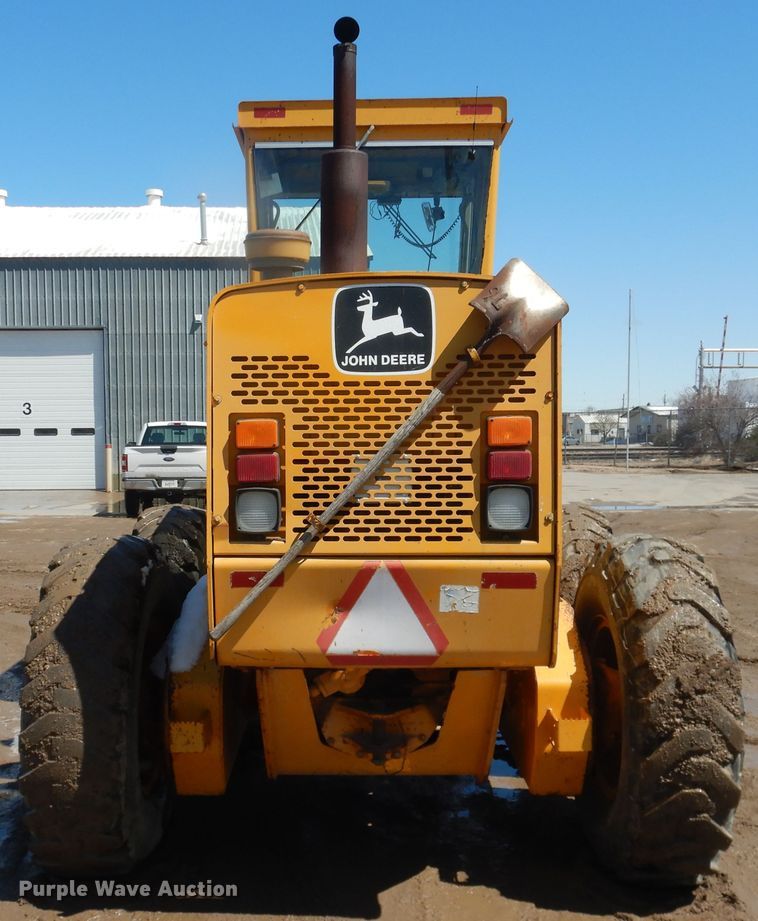 image for item DJ1211 1988 John Deere 670B  motor grader