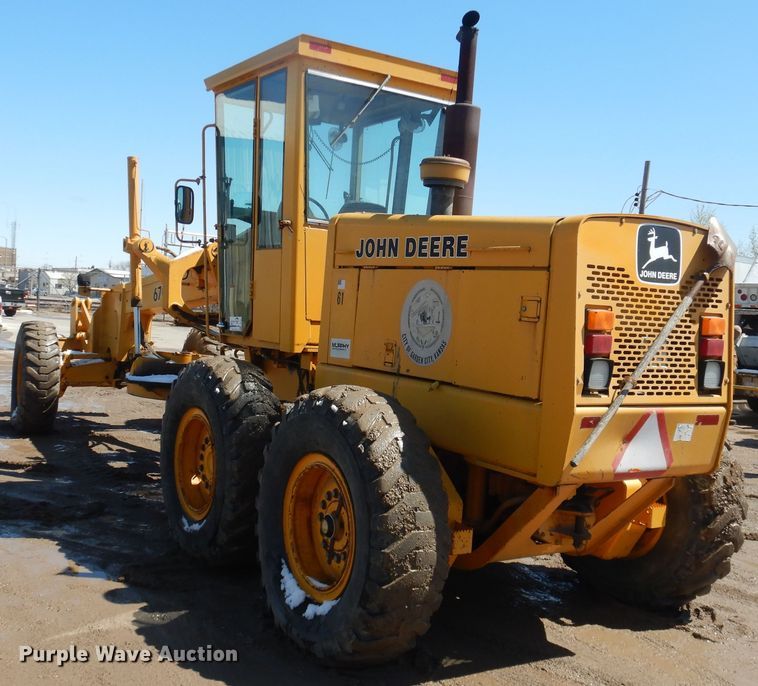 image for item DJ1211 1988 John Deere 670B  motor grader