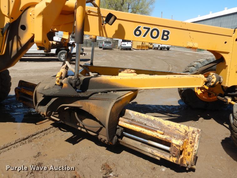 image for item DJ1211 1988 John Deere 670B  motor grader