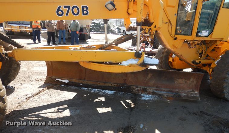 image for item DJ1211 1988 John Deere 670B  motor grader
