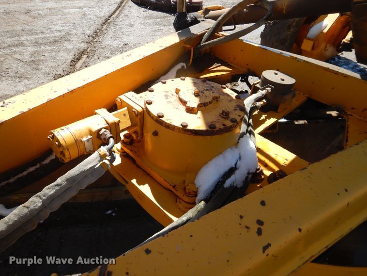 image for item DJ1211 1988 John Deere 670B  motor grader