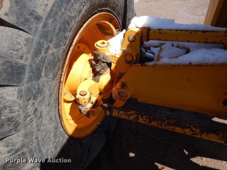 image for item DJ1211 1988 John Deere 670B  motor grader