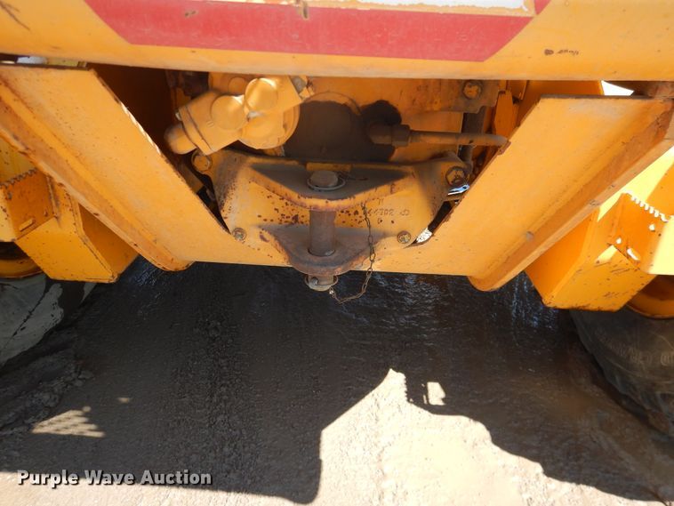 image for item DJ1211 1988 John Deere 670B  motor grader