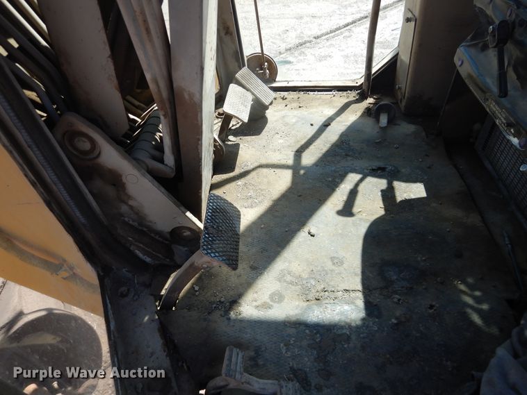 image for item DJ1211 1988 John Deere 670B  motor grader