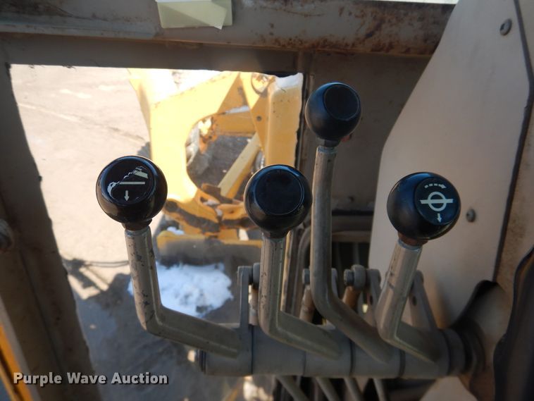 image for item DJ1211 1988 John Deere 670B  motor grader