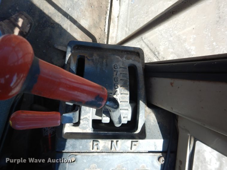 image for item DJ1211 1988 John Deere 670B  motor grader