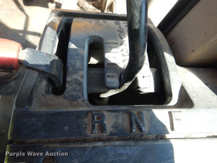 image for item DJ1211 1988 John Deere 670B  motor grader