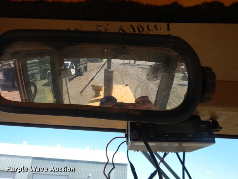 image for item DJ1211 1988 John Deere 670B  motor grader